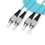 มุมมองด้านข้างของสายแพทช์ไฟเบอร์ OM3 FC UPC ถึง FC UPC Duplex แสดงรายละเอียดสายเคเบิล