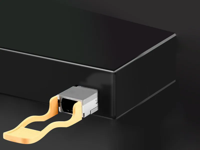 O QSFP funciona com transceptores ópticos.