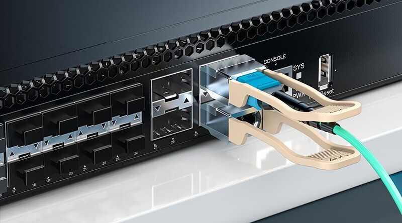 A Guide to Choosing Between SFP+ and QSFP+