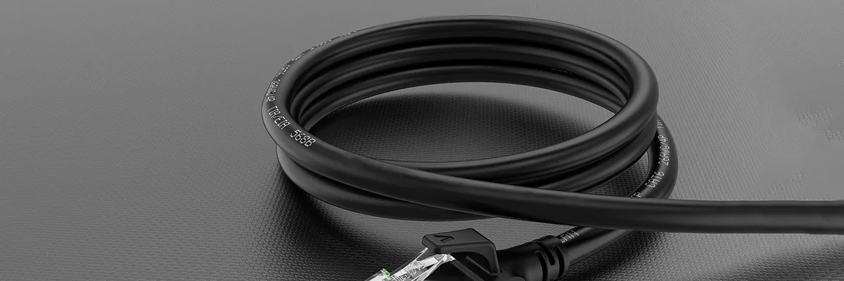 Ethernet-Patchkabel – Äußeres Gehäuse prüfen