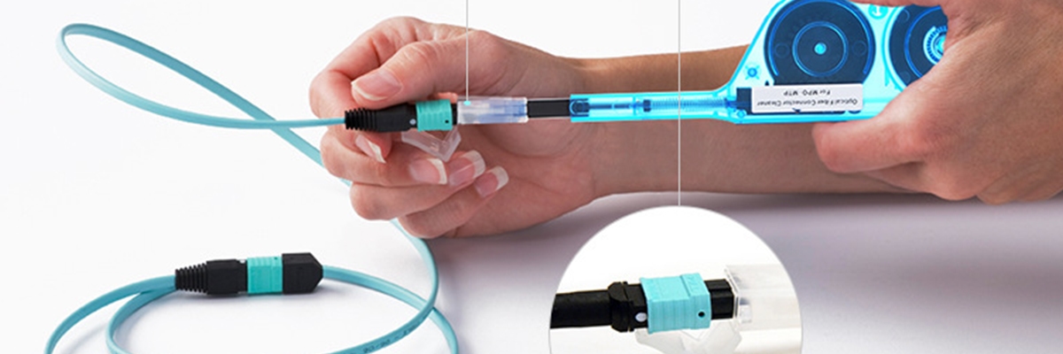 Fiber optic cable fiber cleaning